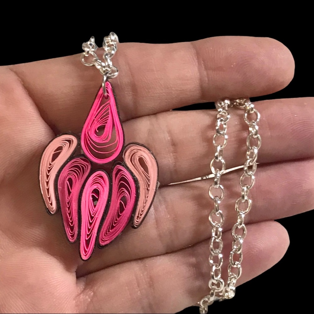 Handmade quilled necklace pendant pink feather - Picture 3 of 6